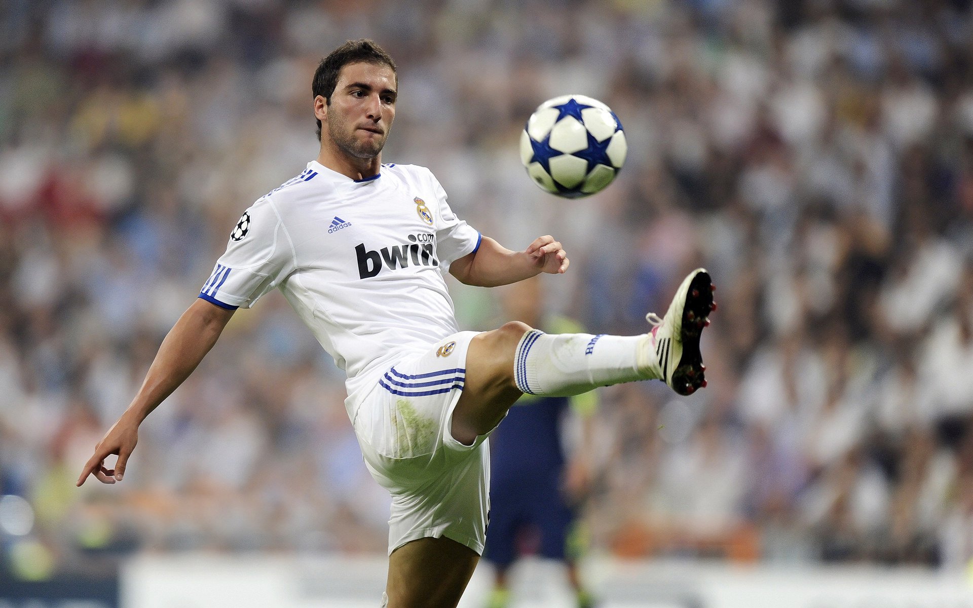 VAR技术在欧冠比赛中引发新争议